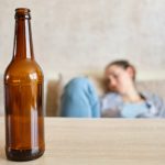 Alcoholic hepatitis Symptoms and causes